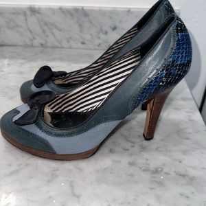 L.A.M.B. Blue leather platform Oxford bow heels